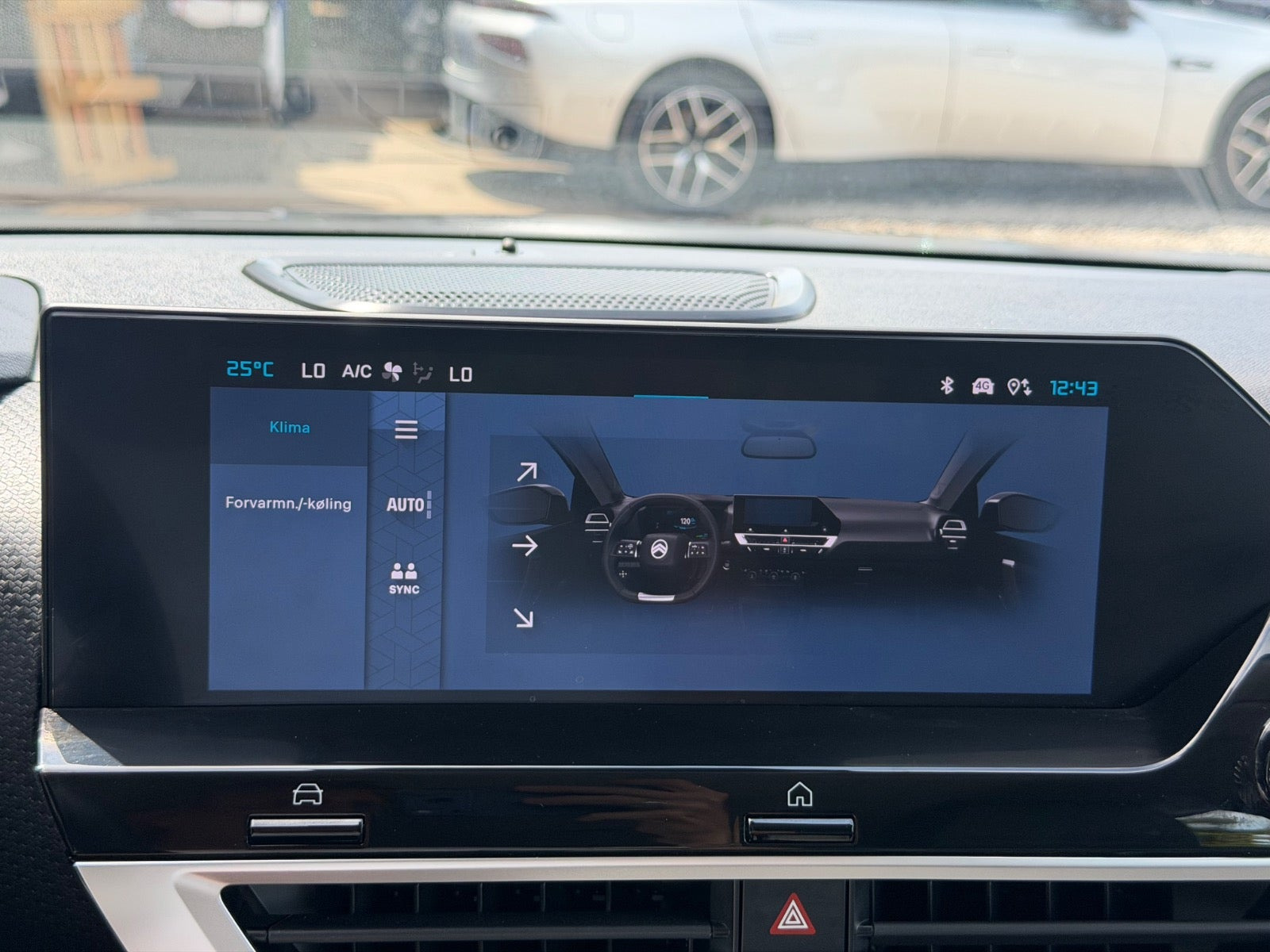 Grå Citroën ë-C4 fra 2025