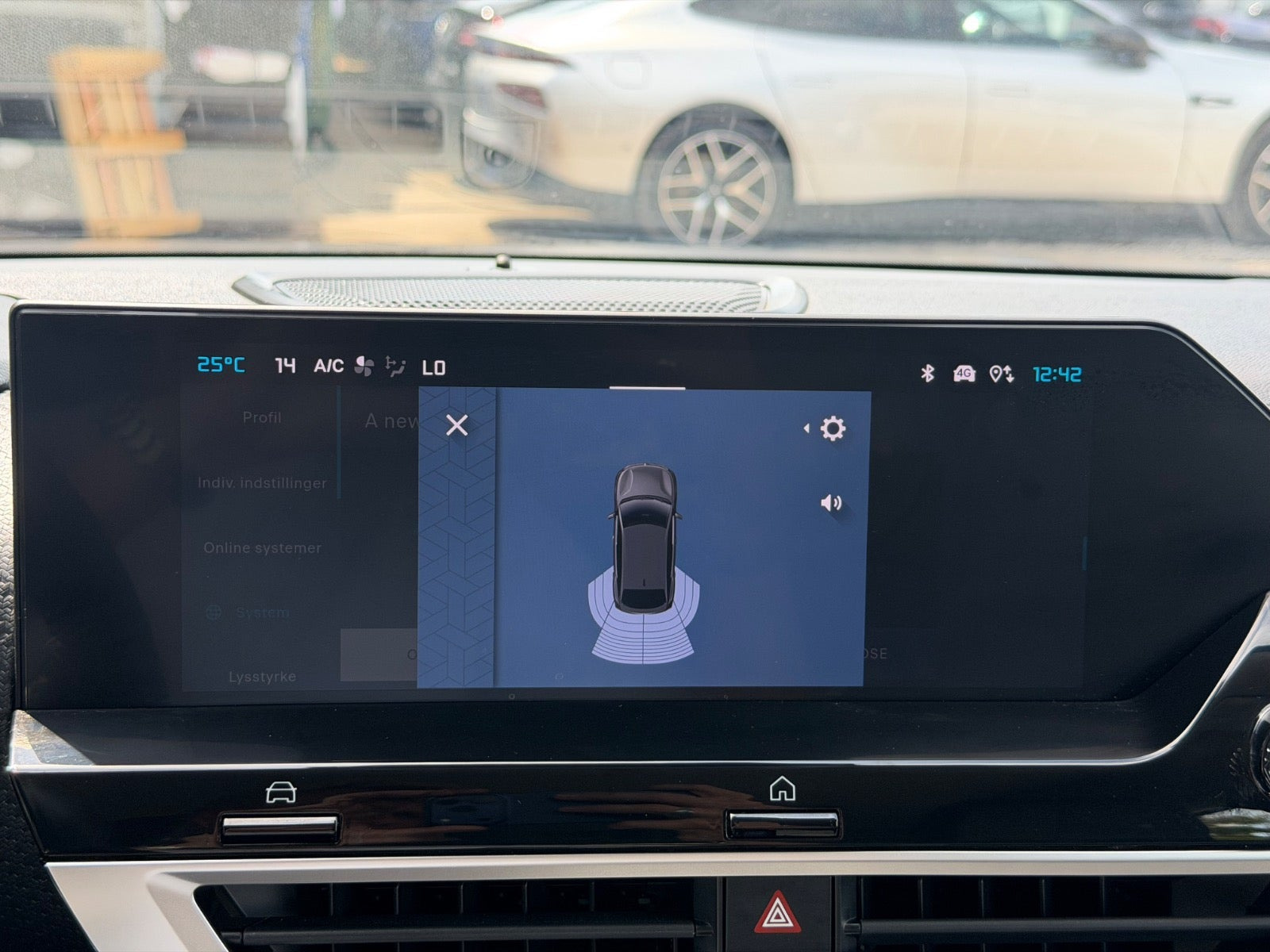 Grå Citroën ë-C4 fra 2025