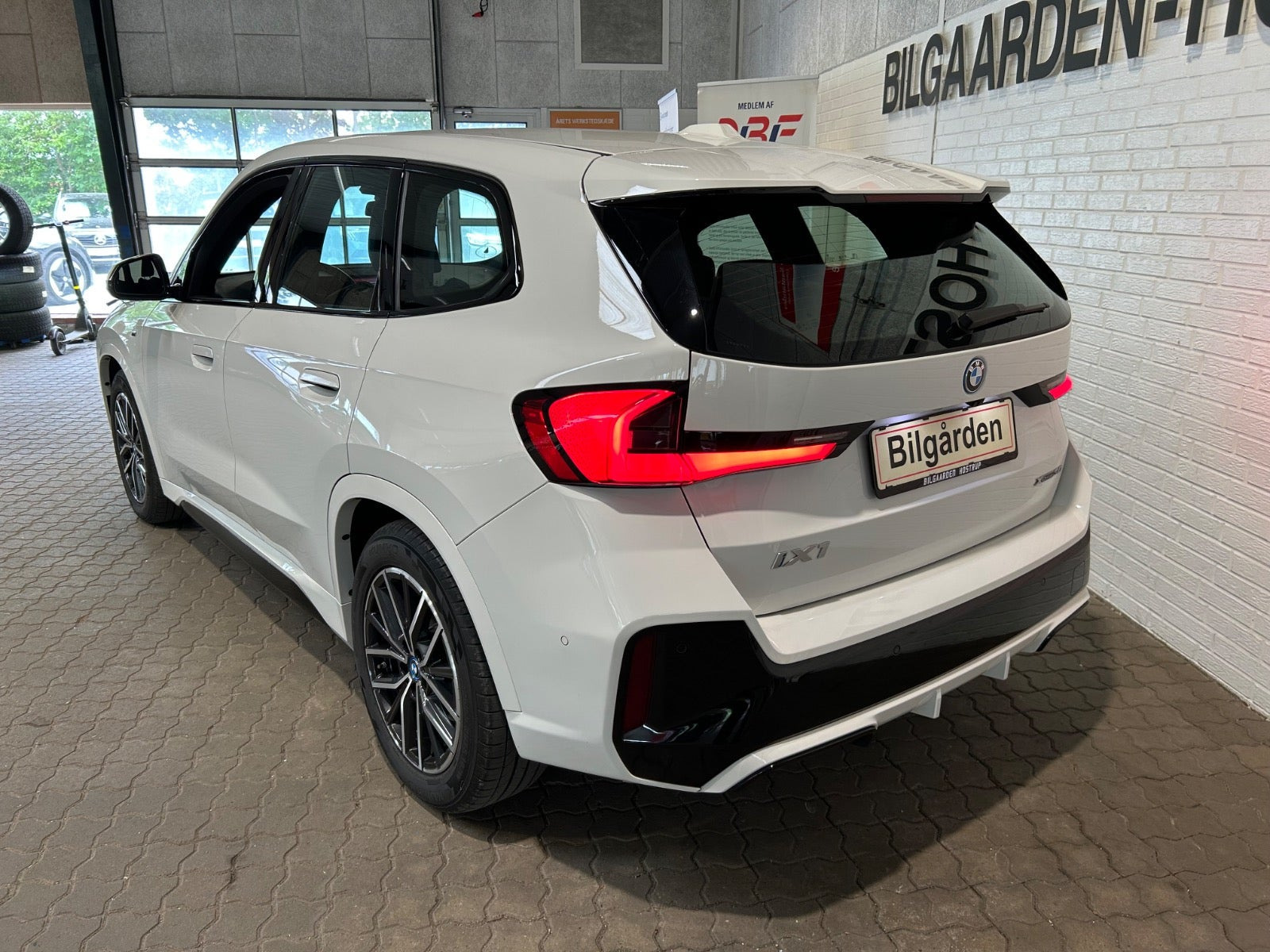 Hvid BMW iX1 fra 2023