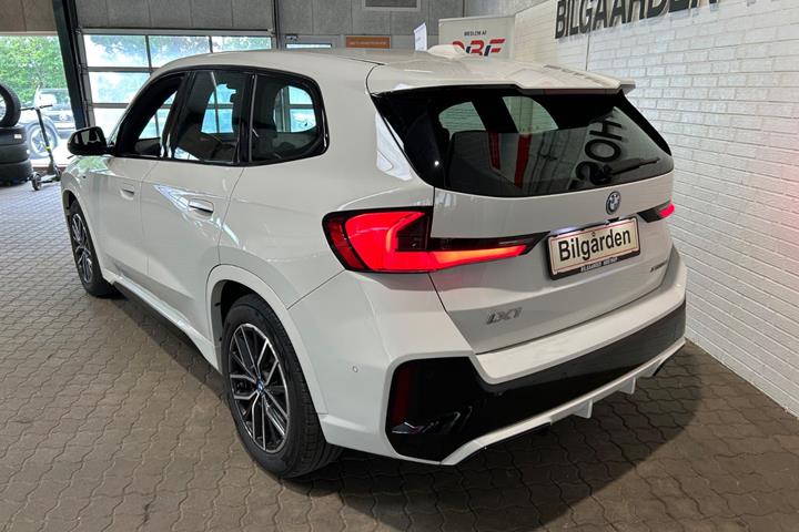 Hvid BMW iX1 fra 2023