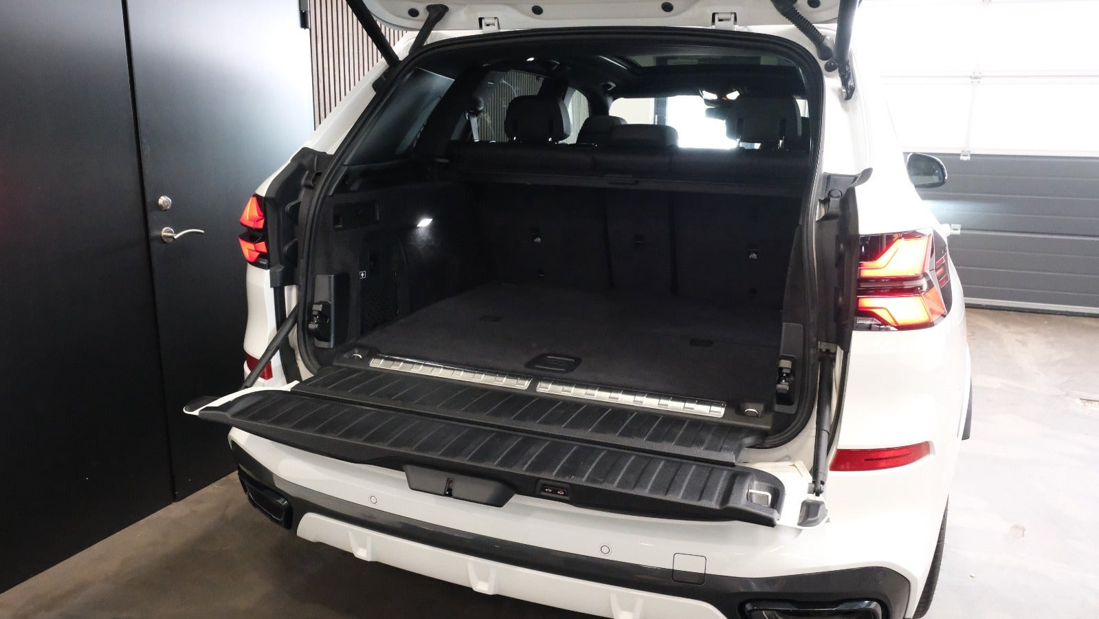 Hvid BMW X5 fra 2023