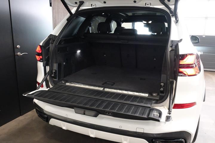 Hvid BMW X5 fra 2023