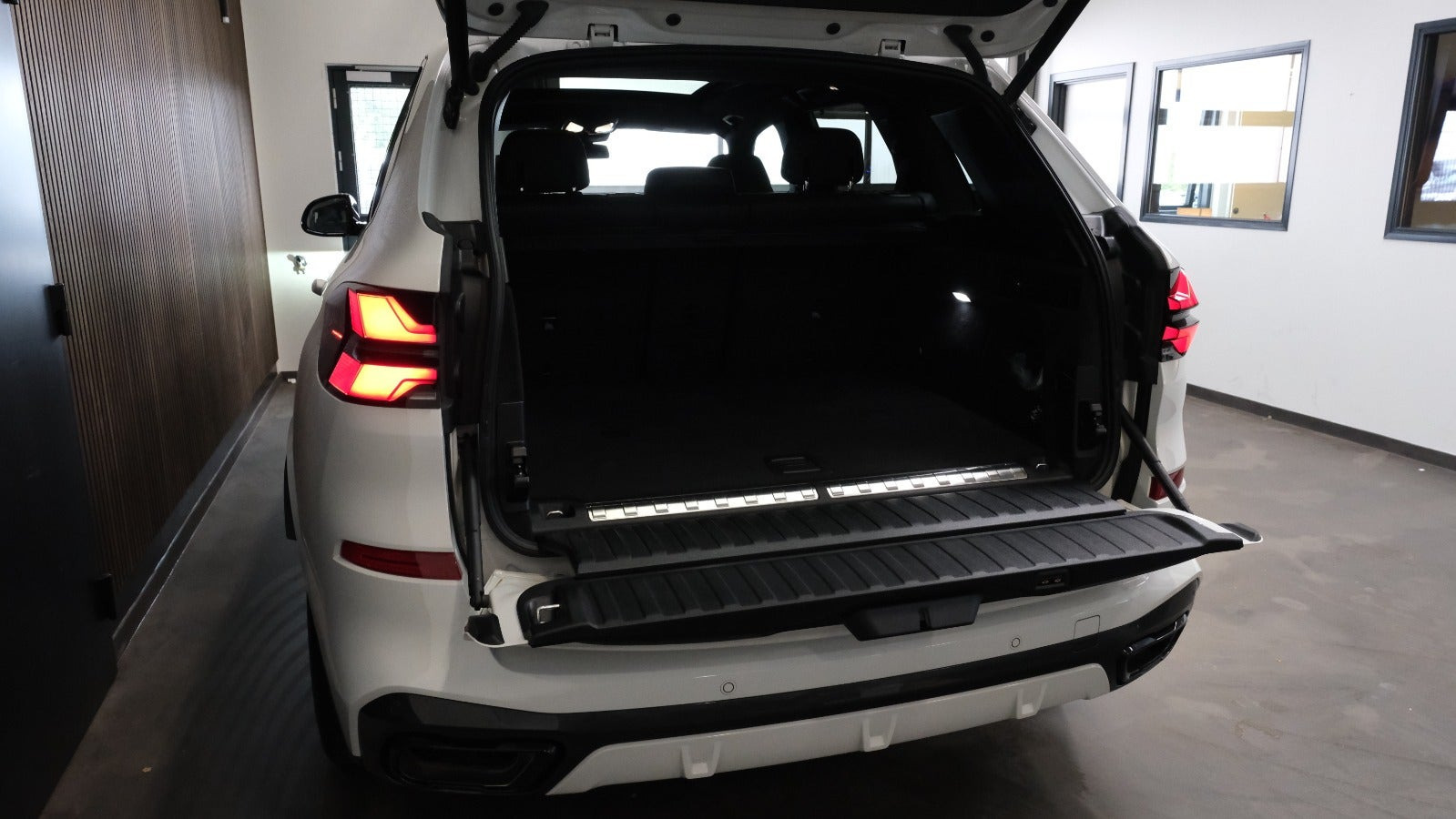 Hvid BMW X5 fra 2023