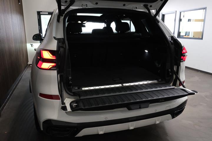 Hvid BMW X5 fra 2023