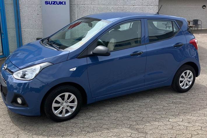 Blå Hyundai i10 fra 2016