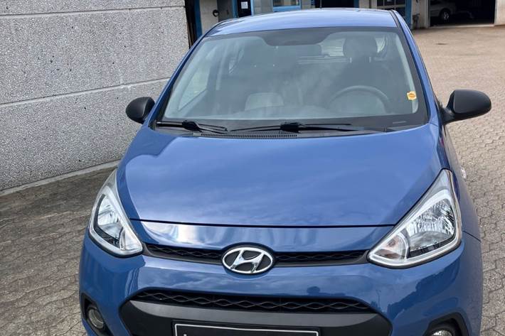Blå Hyundai i10 fra 2016
