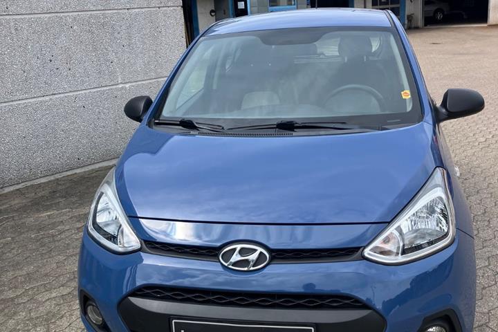 Blå Hyundai i10 fra 2016