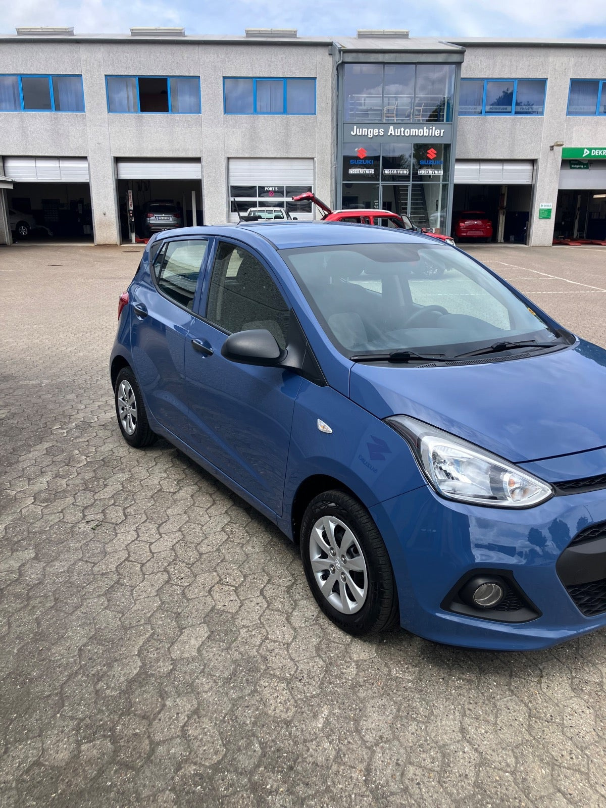 Blå Hyundai i10 fra 2016