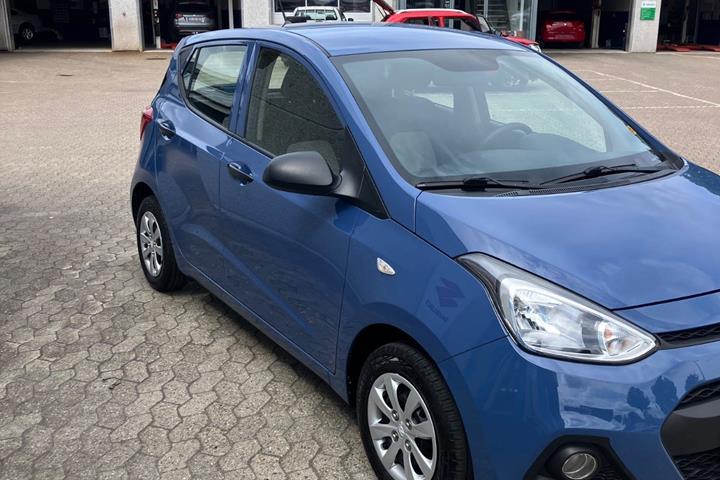 Blå Hyundai i10 fra 2016