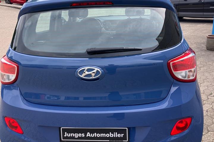 Blå Hyundai i10 fra 2016