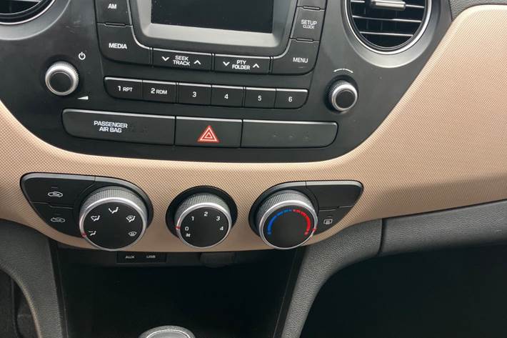 Blå Hyundai i10 fra 2016