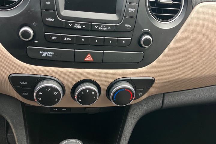 Blå Hyundai i10 fra 2016
