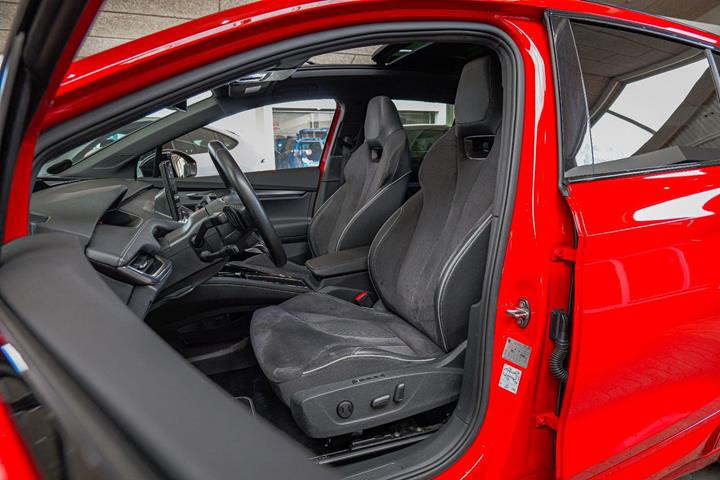 Rød Skoda Enyaq fra 2022