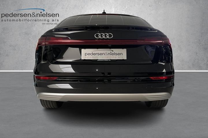 Sort Audi e-tron fra 2022