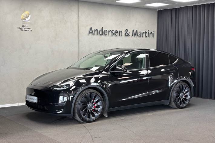 Sort Tesla Model Y fra 2023