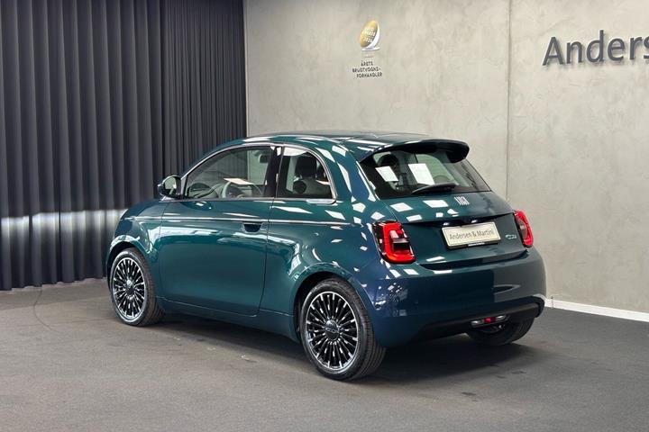 Grøn Fiat 500e fra 2023
