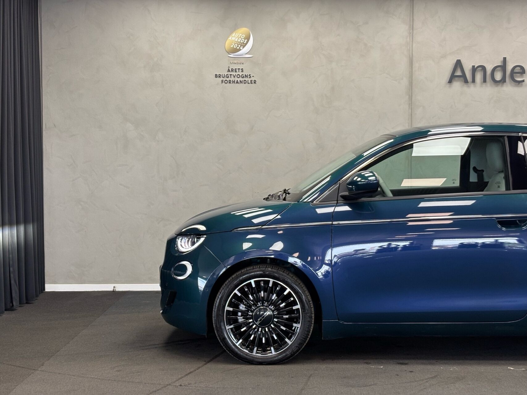 Grøn Fiat 500e fra 2023