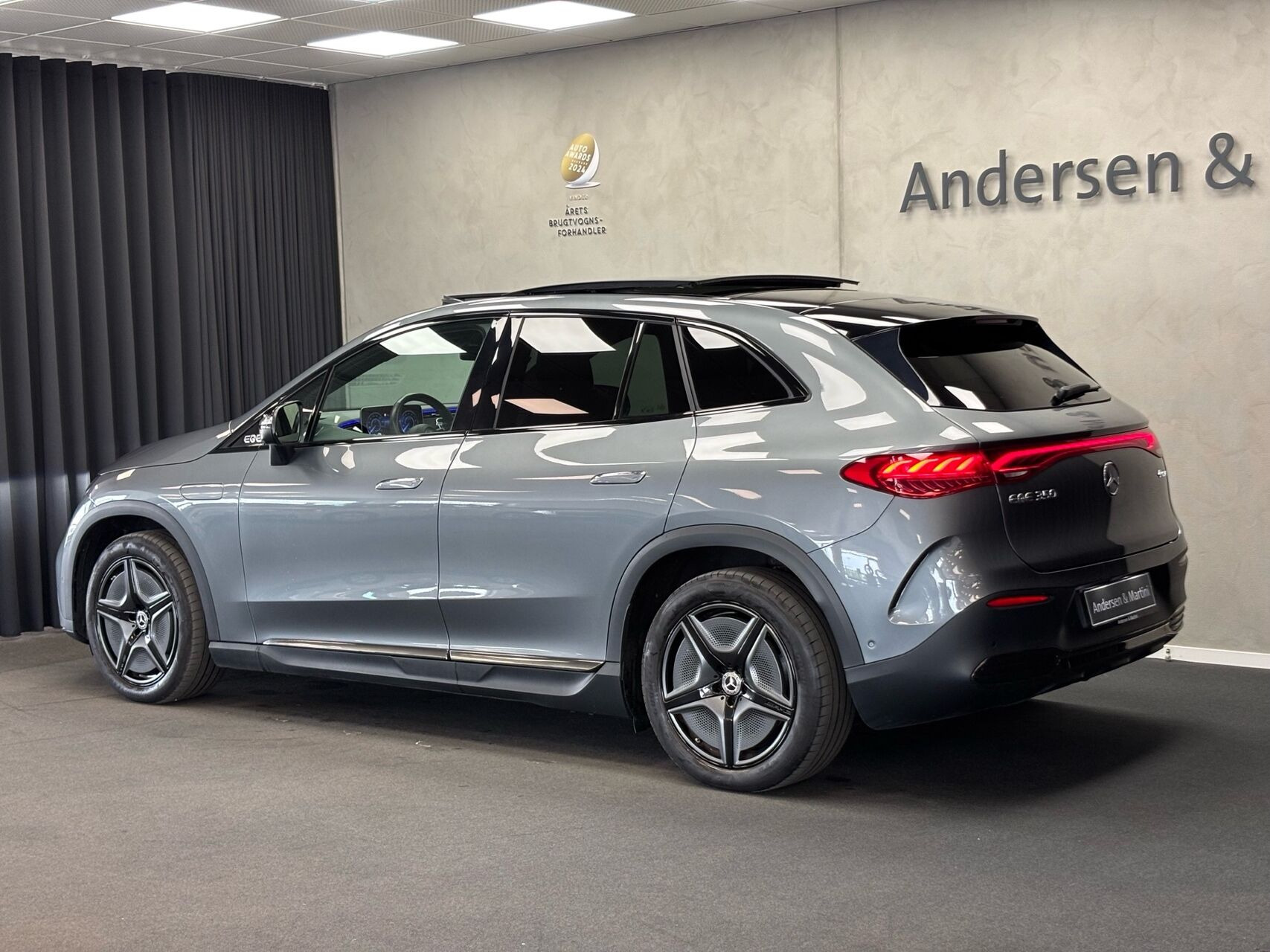 Grå Mercedes EQE 350 fra 2023