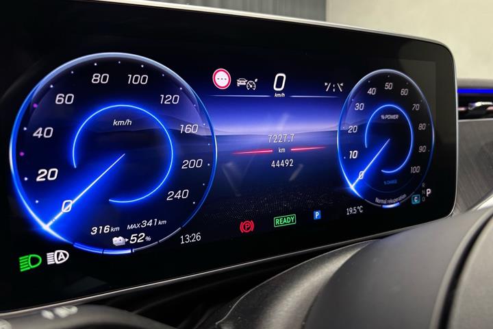 Grå Mercedes EQE 350 fra 2023