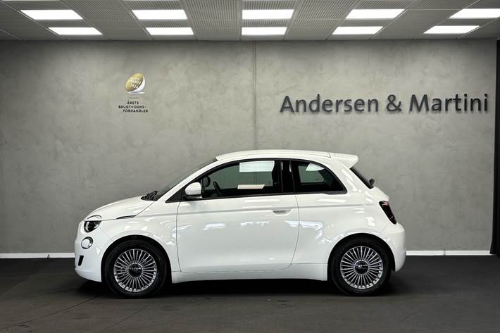 Hvid Fiat 500e fra 2023