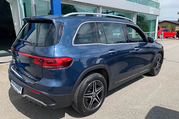 Blå Mercedes EQB 250 fra 2022