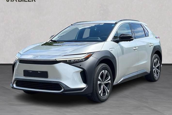 Sølv Toyota BZ4X fra 2024