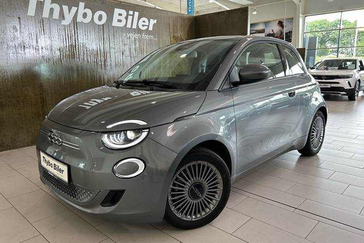 Grå Fiat 500e fra 2022