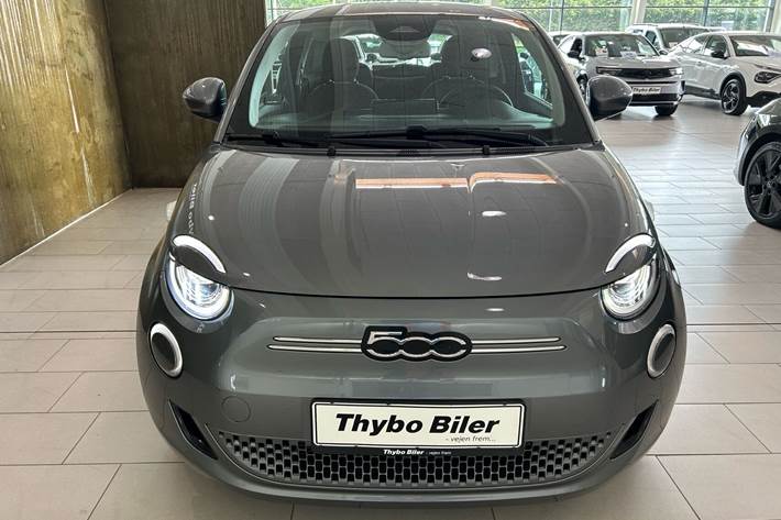 Grå Fiat 500e fra 2022