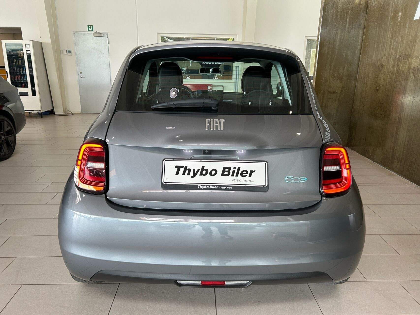 Grå Fiat 500e fra 2022