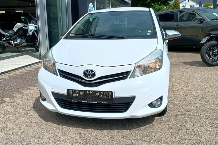 Hvid Toyota Yaris fra 2014