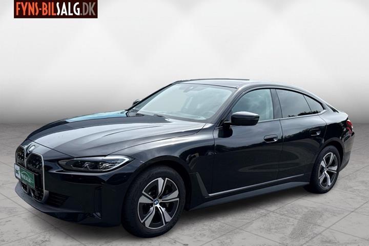 Sort BMW i4 fra 2024 set udefra