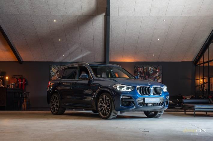 Blå BMW X3 fra 2020