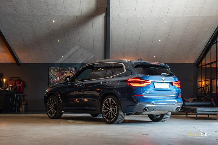Blå BMW X3 fra 2020