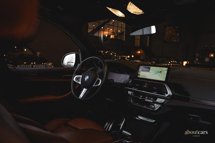 Blå BMW X3 fra 2020