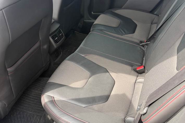 Sølv Ford Mondeo fra 2017