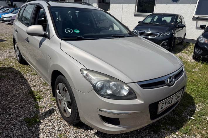 Grå Hyundai i30 fra 2009