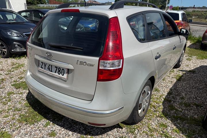 Grå Hyundai i30 fra 2009