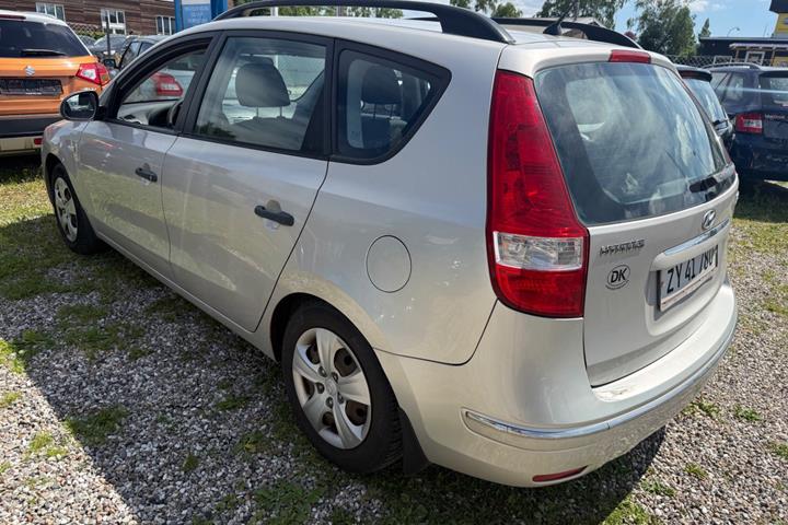 Grå Hyundai i30 fra 2009