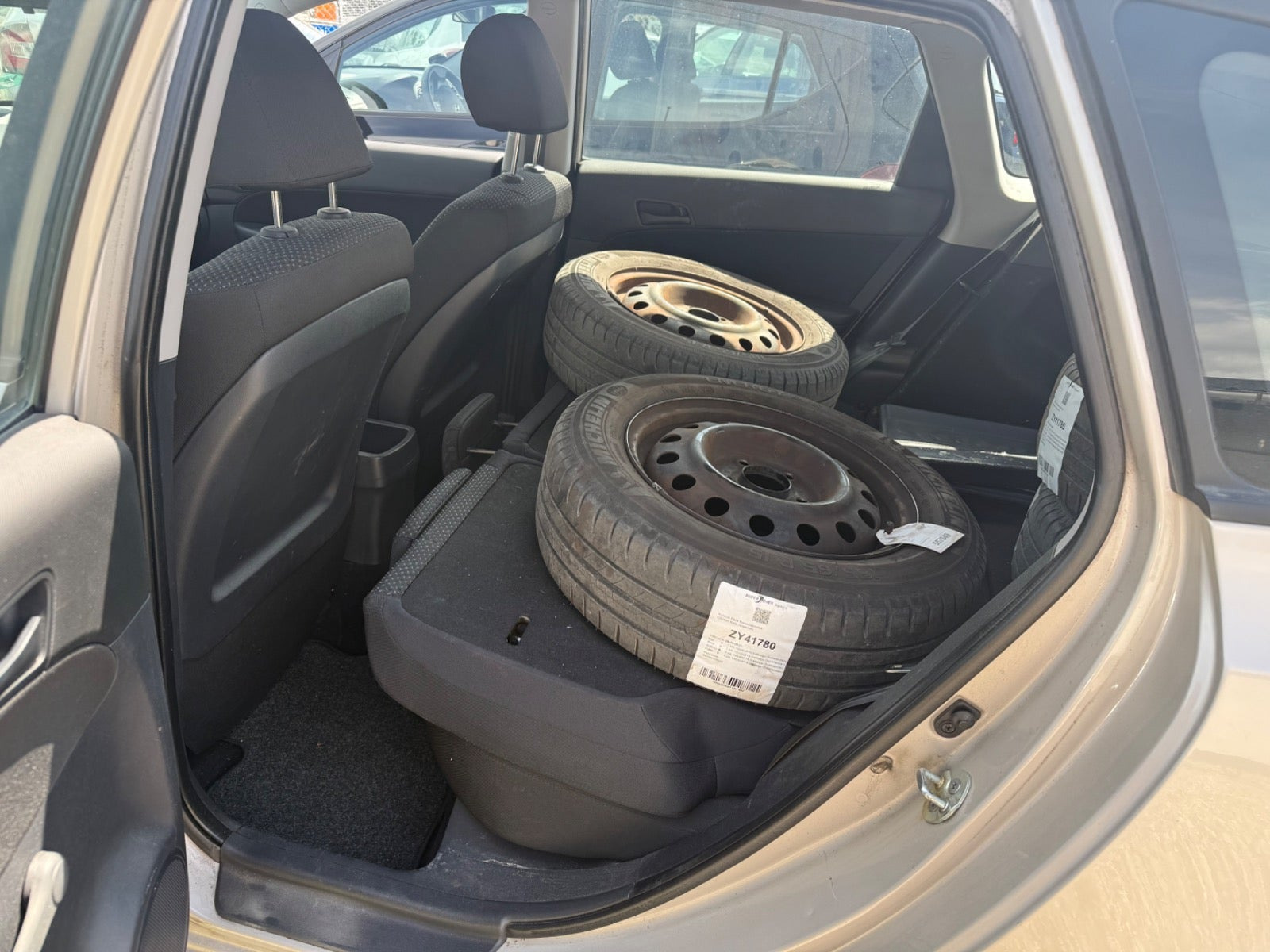Grå Hyundai i30 fra 2009