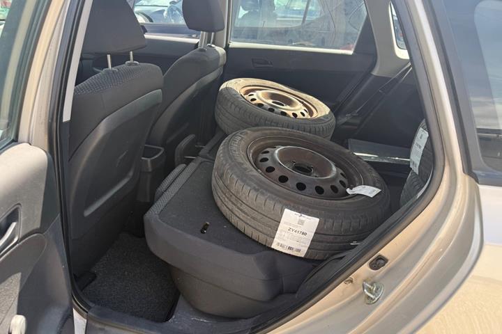 Grå Hyundai i30 fra 2009