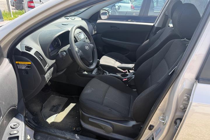 Grå Hyundai i30 fra 2009