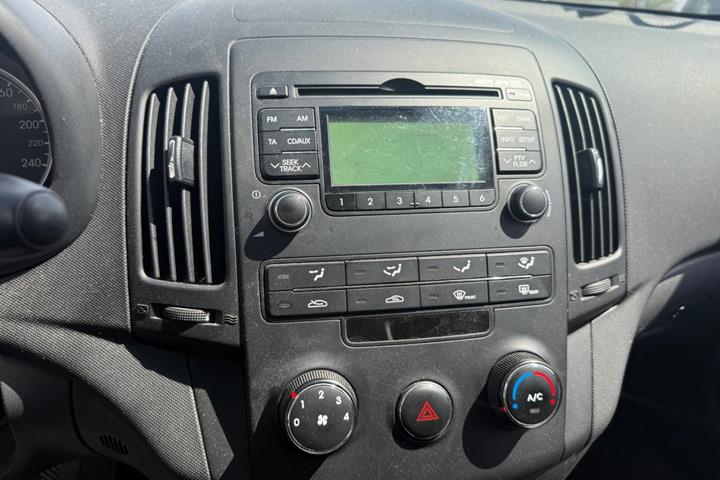 Grå Hyundai i30 fra 2009