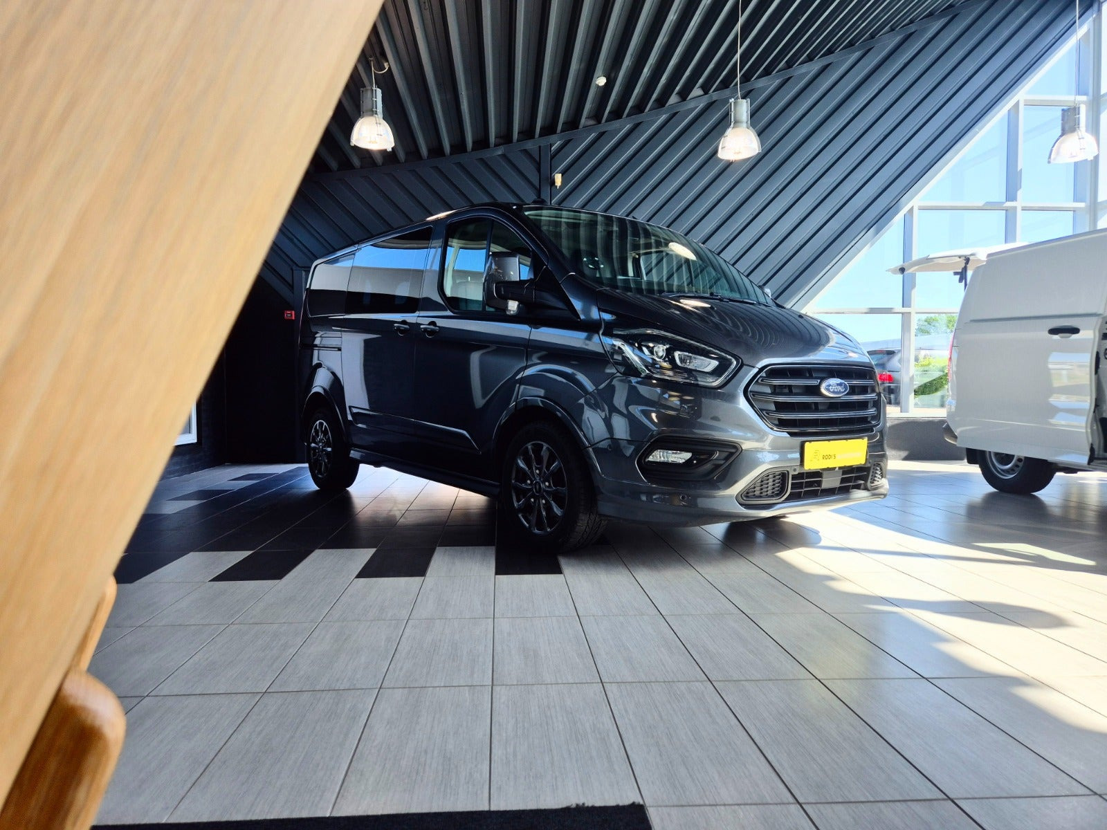 Grå Ford Transit Custom 290 L1 fra 2019