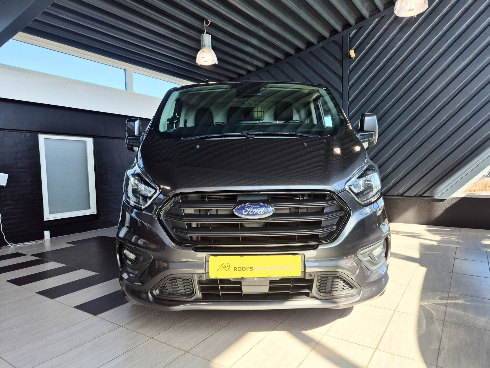 Grå Ford Transit Custom 290 L1 fra 2019