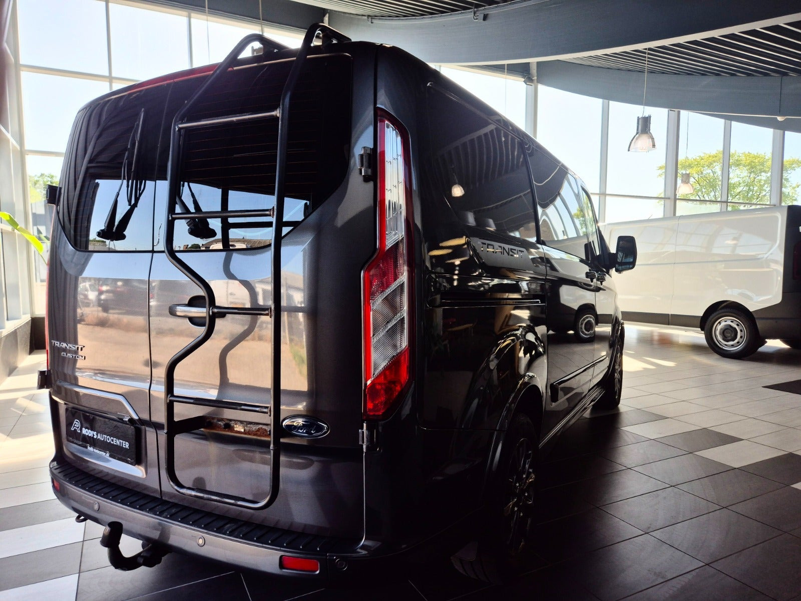 Grå Ford Transit Custom 290 L1 fra 2019
