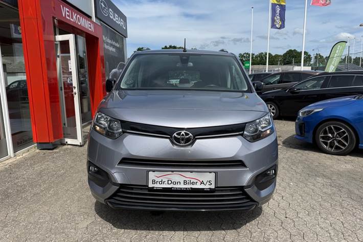 Sølv Toyota ProAce City Verso fra 2021