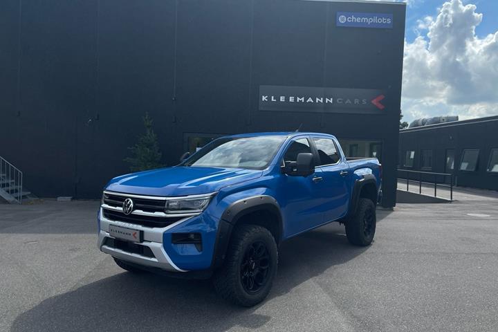 Blå VW Amarok fra 2023 set udefra
