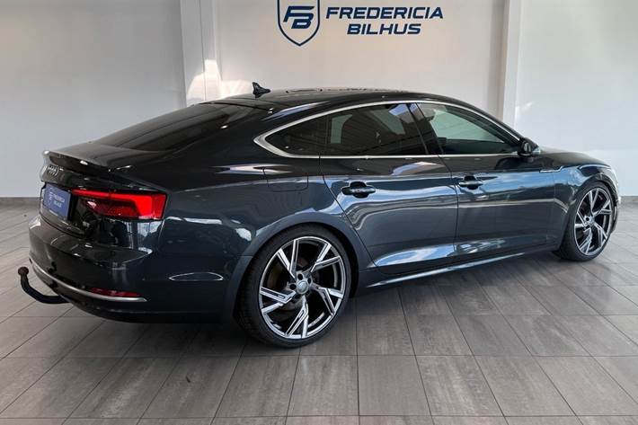 Grå Audi A5 fra 2017