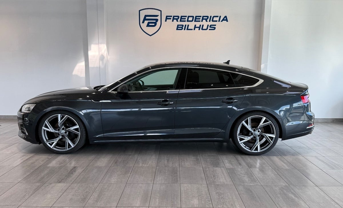 Grå Audi A5 fra 2017