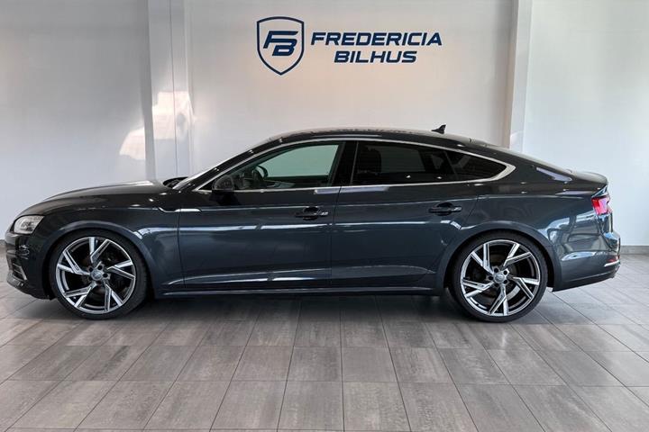 Grå Audi A5 fra 2017